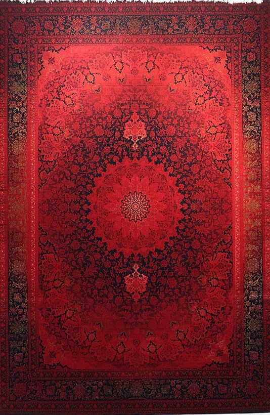فرش ۷۰۰ شانه ۹ متری کاشان لاکی ارغوانی طرح اطلسی khan