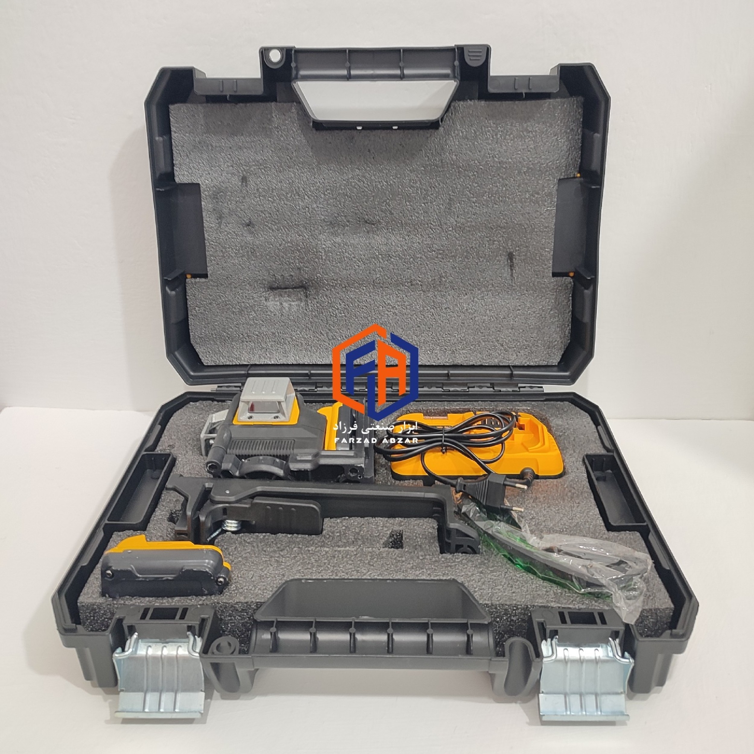 تراز لیزری جعبه بزرگ دیوالت سه بعدی به همراه براکت گیره مدل DEWALT12-line