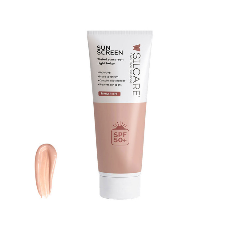 کرم ضد آفتاب رنگی دست و صورت و گردن سیلکر SPF 50 مدل Hydrating محافظ UVA و UVB مناسب برای انواع پوست حجم 50 میلیلیتر