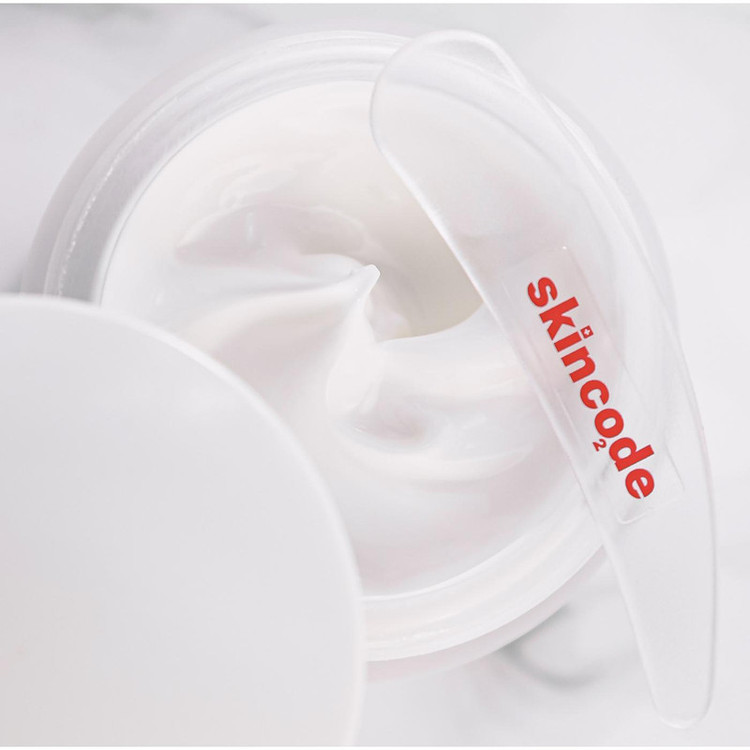 کرم دور چشم اسکین کد سری Essentials مدل revitalizing حجم ۱۵ میلی لیتر